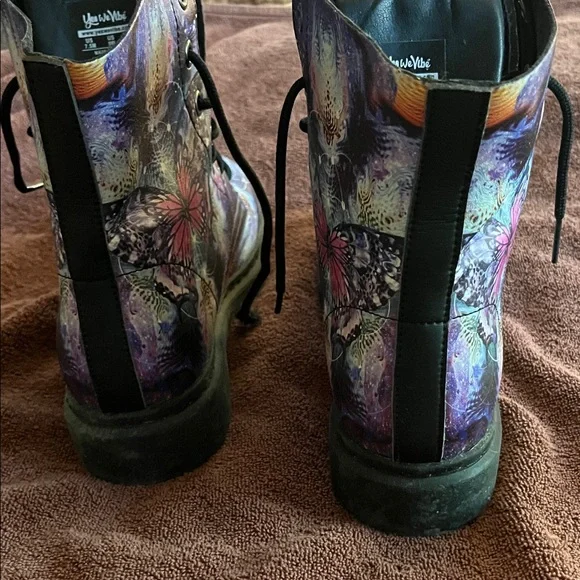 Women’s Yes We Vibe Butterfly Boots - Picture 4 of 6